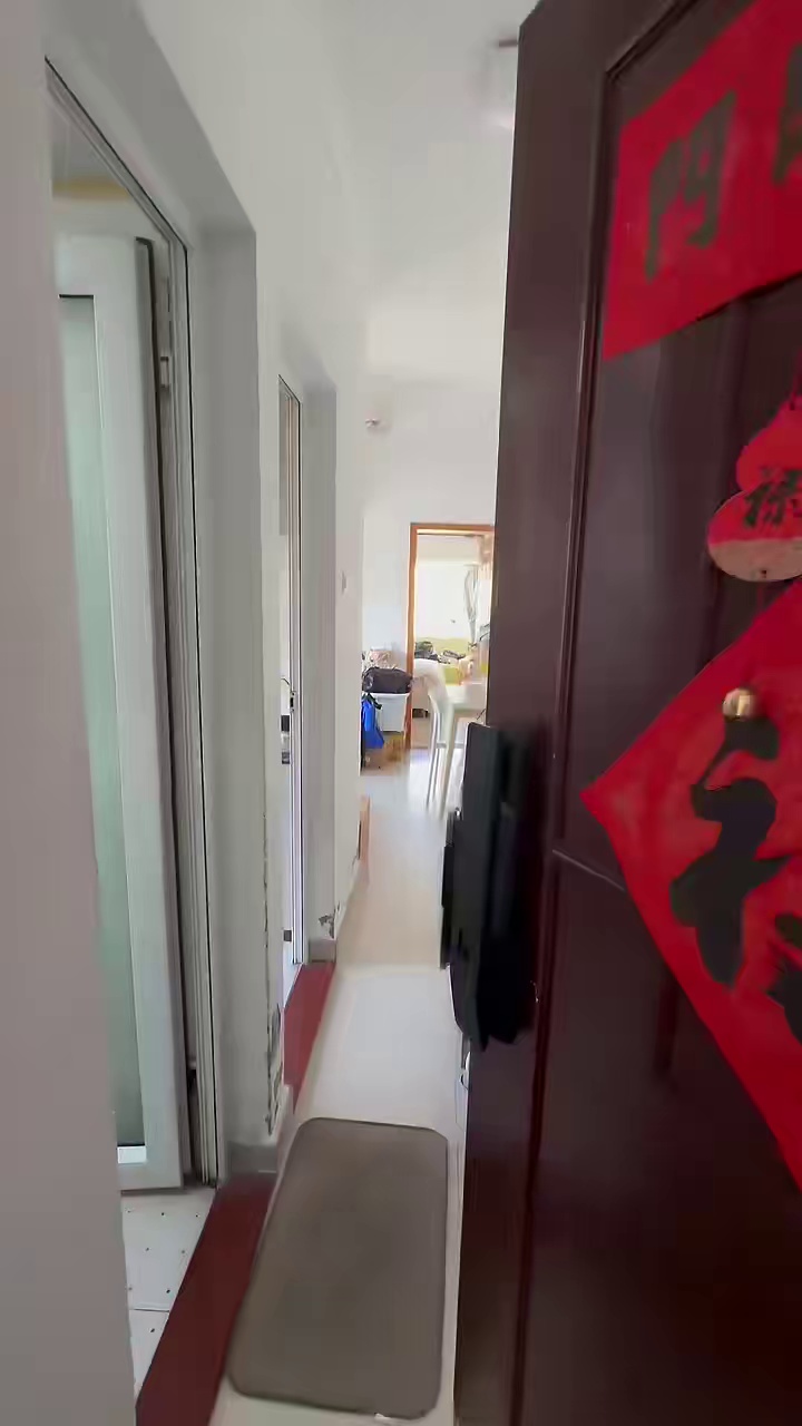 城市公寓稀有边户高层，客厅带落地窗，有阳台，一房一厅租金4200，