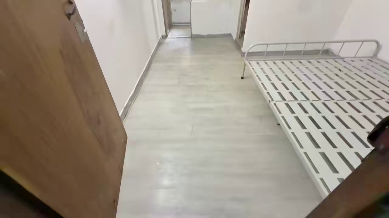 梅景围面村 阳台单间现状出租 1450