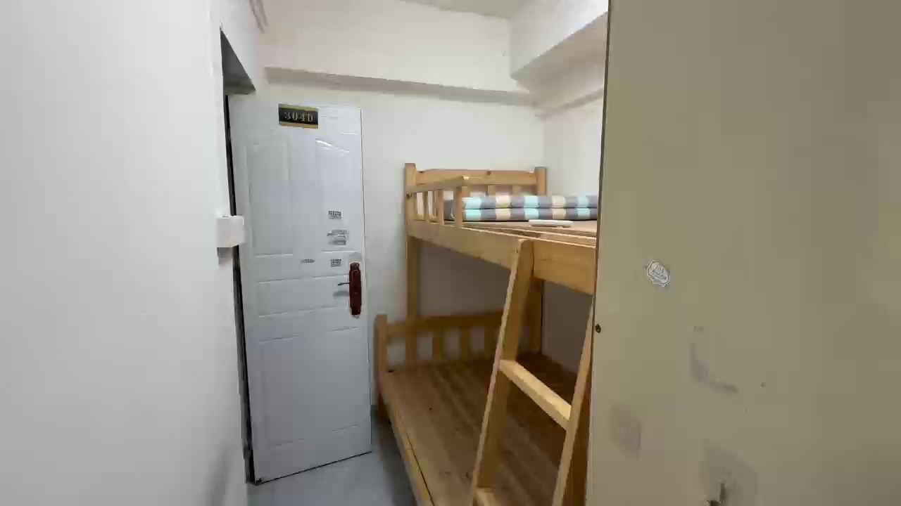 【华北 九方 茂业 独卫单间】 租金 1800 地址：海外大院3楼04D 适住:华北，九方，茂业