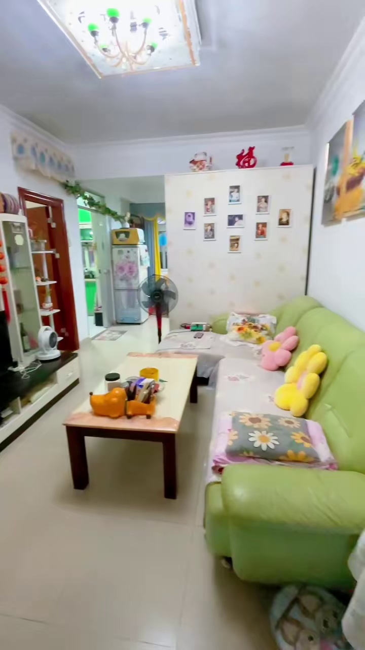 《布吉-凤尾坑》 [福]三房二厅-2楼2500月 带阳台，有家私，拎包入住 采光无遮挡、随时可 看房