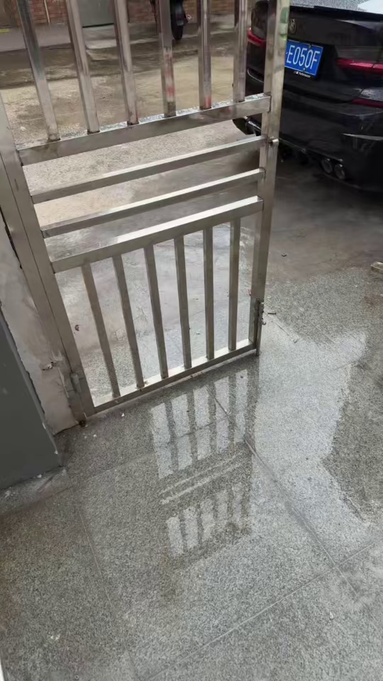 新生杨梅岗一楼的两房（独立院子）2400