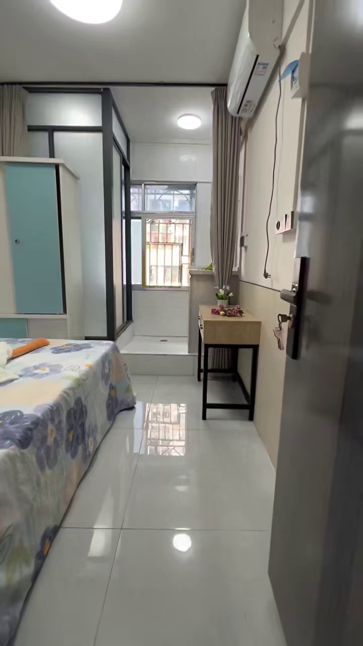 【南园路 飞扬 赛格 爱华 厨卫单间】 租金:1880 配置:空调，热水器，床， 地址:旧墟大厦 适住:飞扬，爱华，华南，7.11号线
