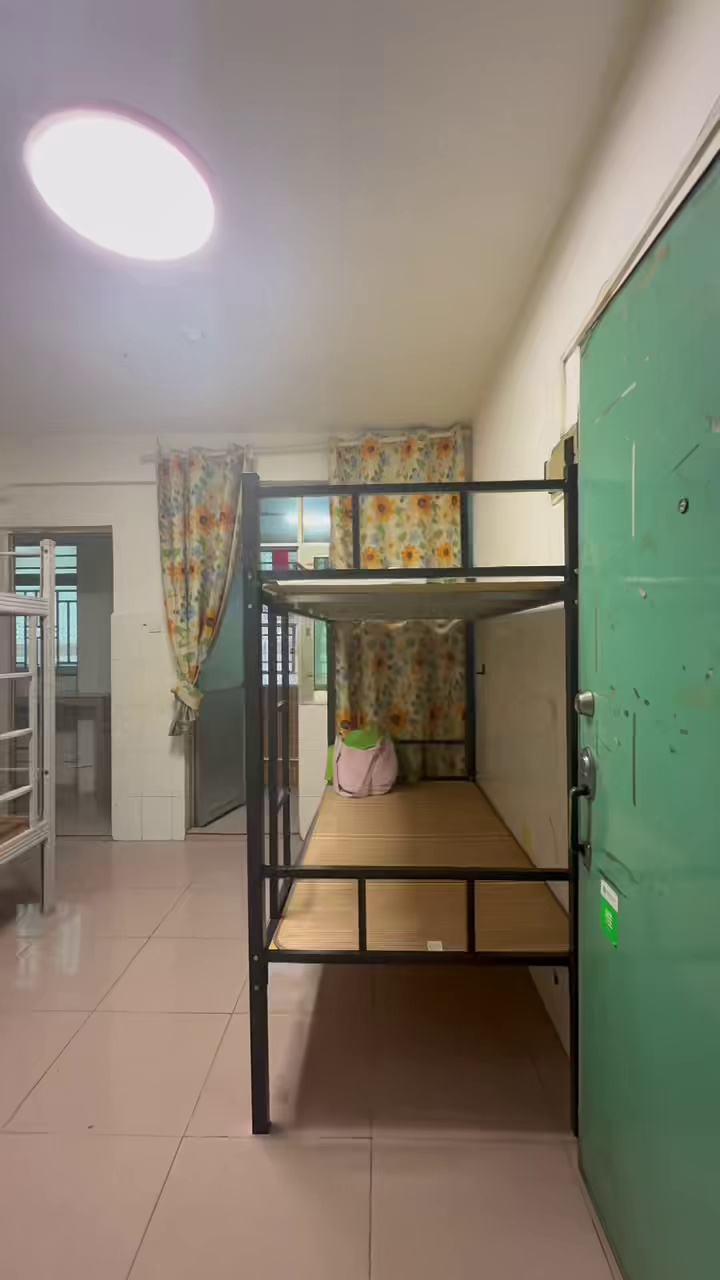 石厦东村大一房一厅，可以放4张高低床，可住家可宿舍，拎包入住，3380包管理费卫生费