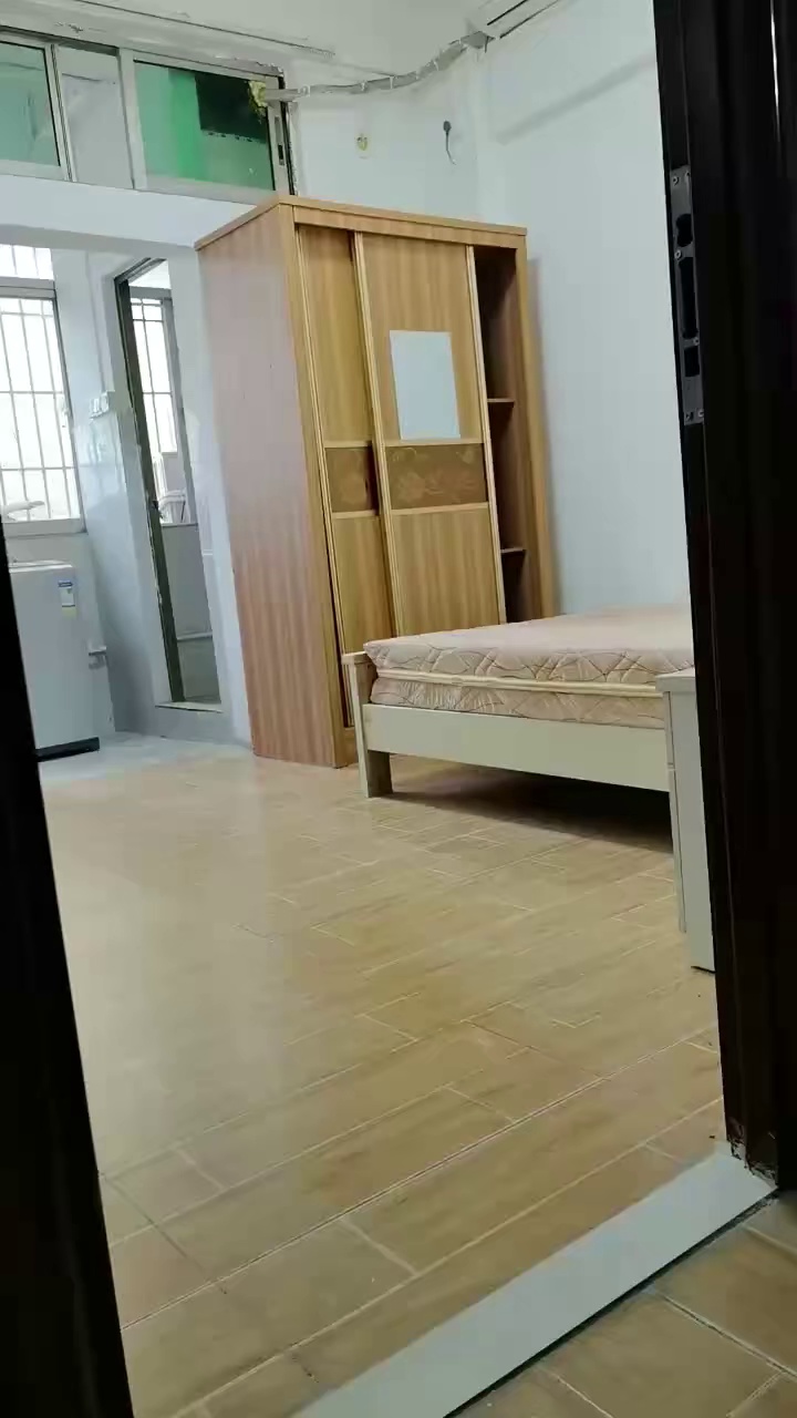 融湖广场单间1280