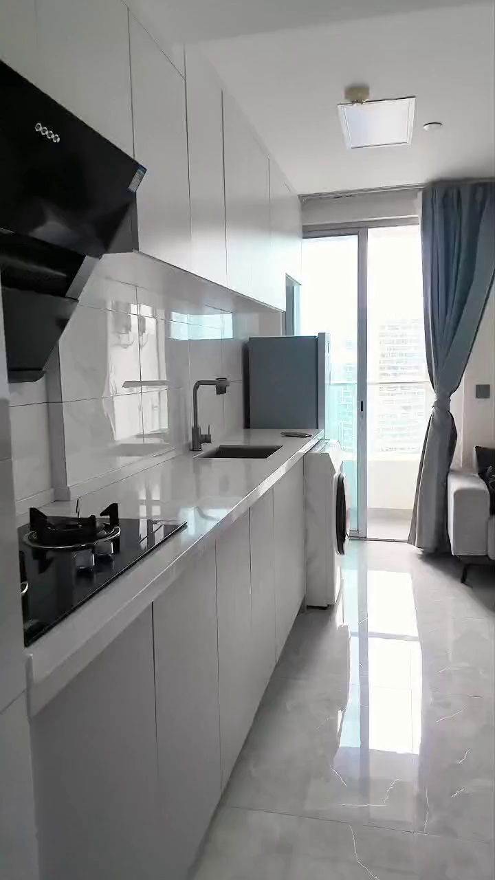 科苑地铁站，阳台一房一厅7800