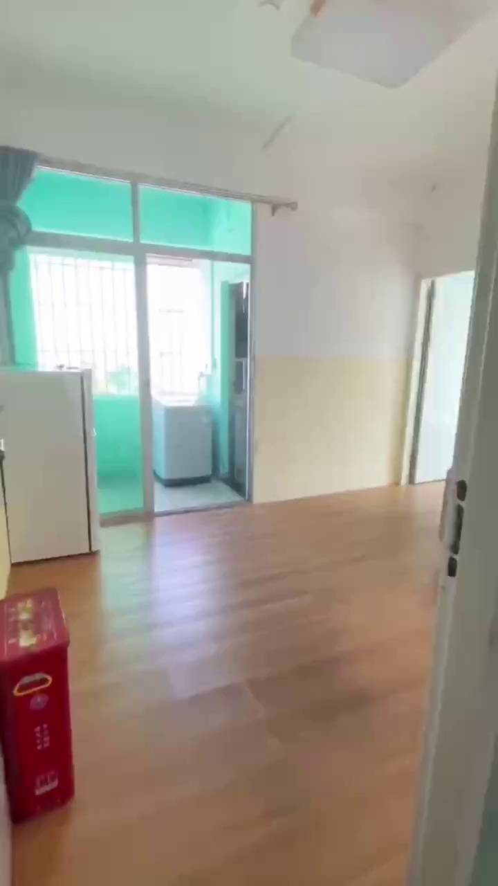 近利金城，港深国际，镇乾大厦，上油松电梯公寓阳台一房一厅，2150/月，包管理