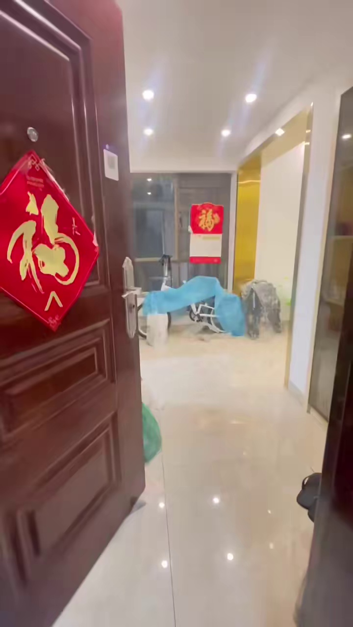 出租: 地铁12号线（沙蚝站)零距离 蚝业小学附近 康城花园又名（懿园)，三房两卫，车位充足 可办月卡，租金:4500