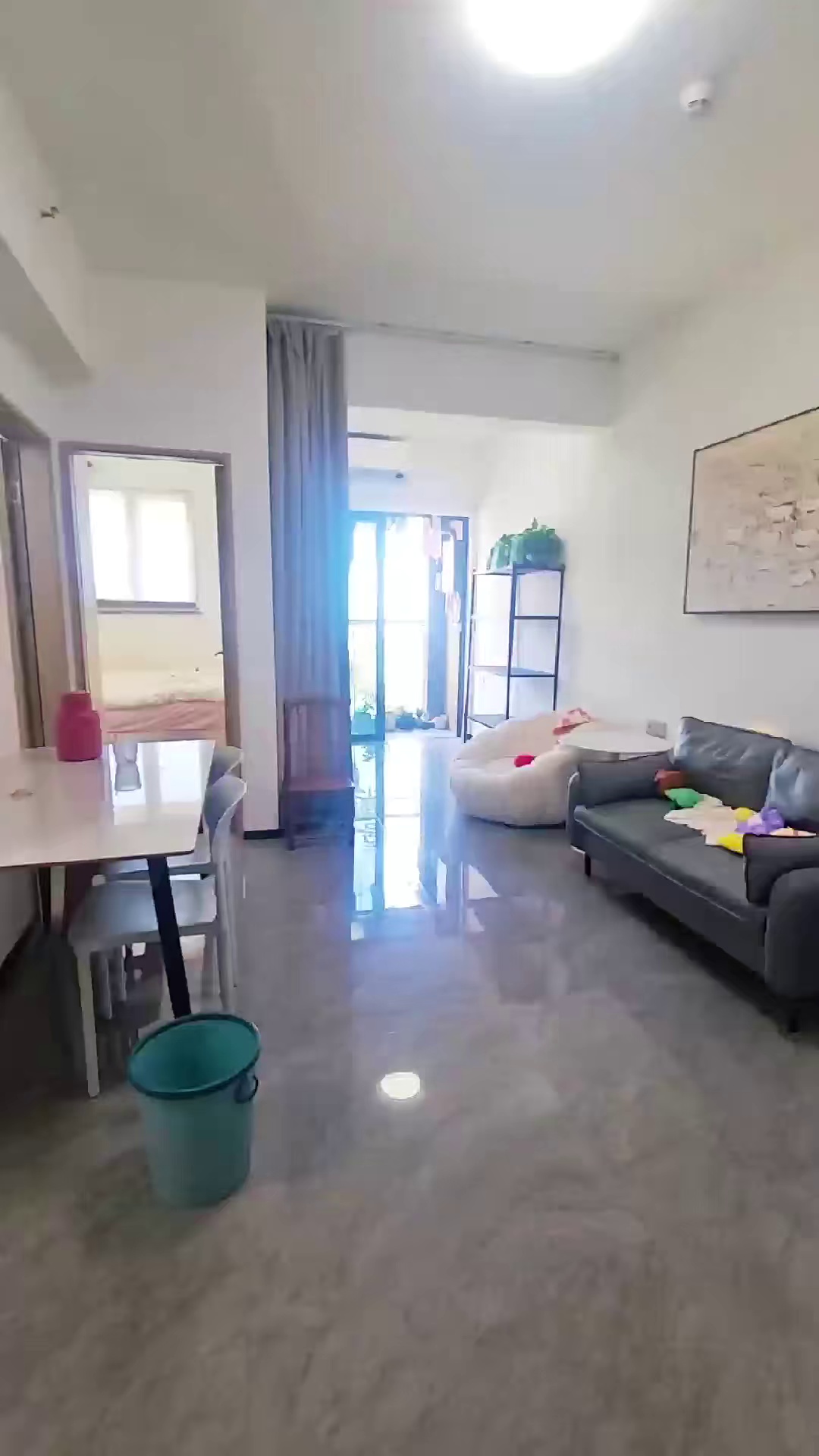 珑湾世界花园，精装一房一厅，拎包入住，高楼全屋定制柜，价格只要3000