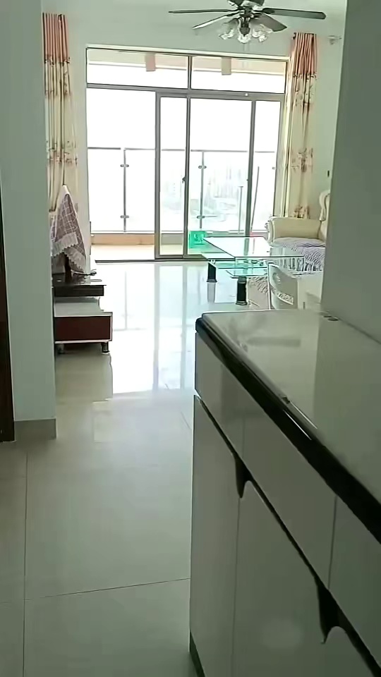 出租，《上城名邸》两房租3100，看房方便