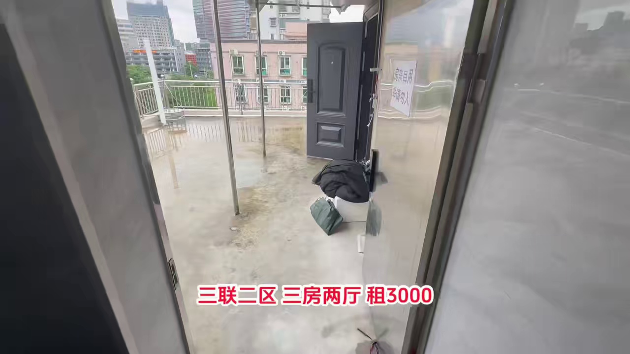 三联二区 楼梯 三房两厅一卫 租3000，水5电0.7，押一付一；（精装拎包入住
