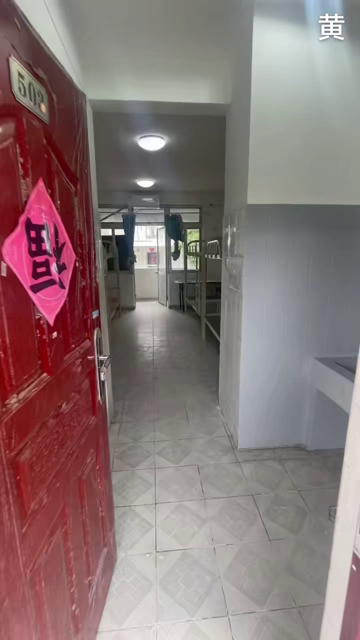 南山，南山科学园，科技园北区，松坪山，整层80人宿舍直租 （现可满足240人） 位置：南山松坪山，科技园北区，周边公交密集近，13号线高新北地铁站步行5分钟，近科兴、产业园，通勤方便 房源：整层宿舍，可容纳80人集体入住，房间格局规整，采光通风好，南北通透带阳台 配套：独立卫浴、空调、热水器、床铺齐