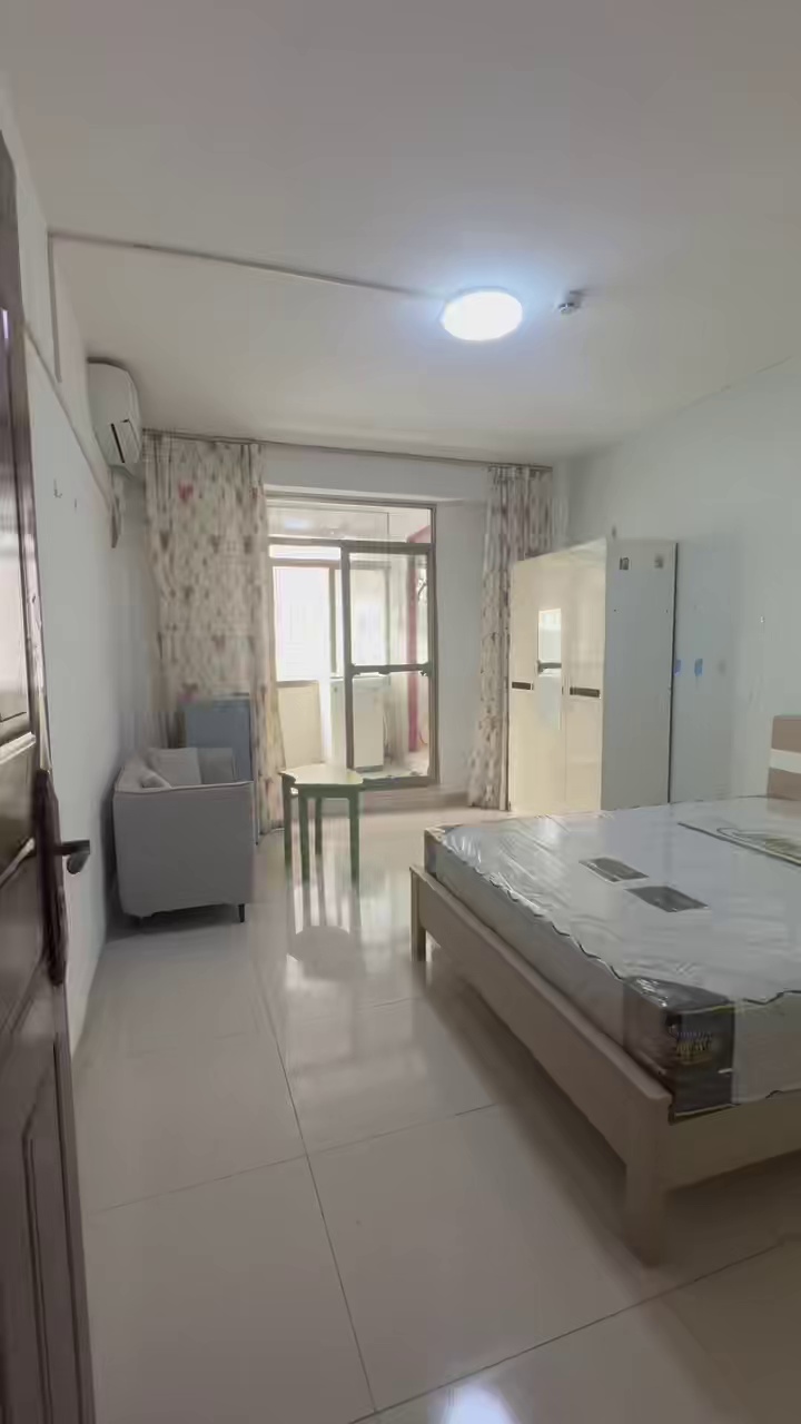红岭地铁口，4楼，西湖小区2500