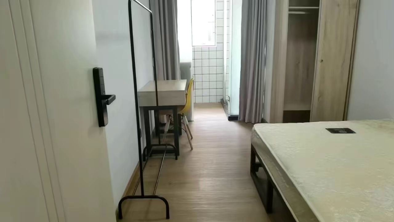 【华南 福华路 八院 汉国 电梯公寓】 租金:2080（206】 家具:空调，热水器，洗衣机，床 地址:福华路电梯2楼 适住:华南北，福华路，1.7号线