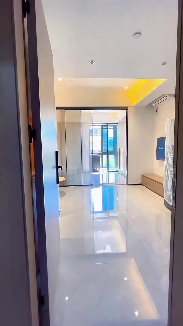 出租，珑湾世界花园 精装 一房一厅 家私齐全