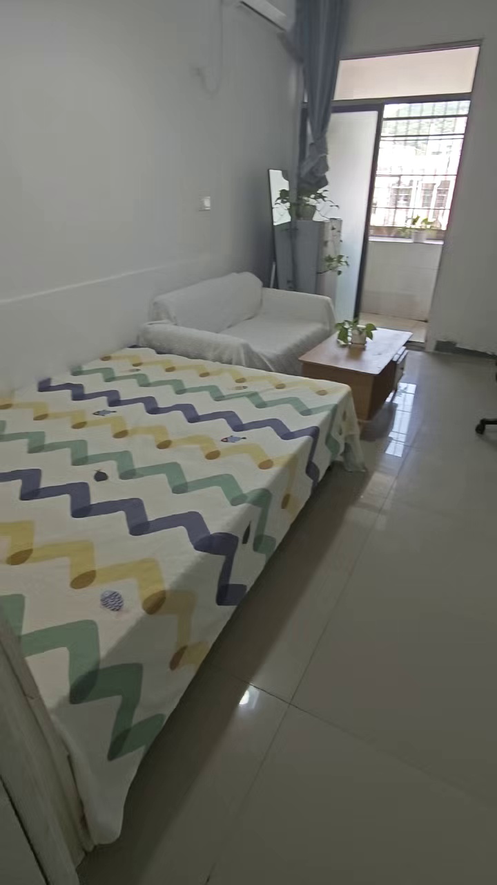 新屋村，电梯隔断大单间，彩光好梯 租2480/月 注：民用水电