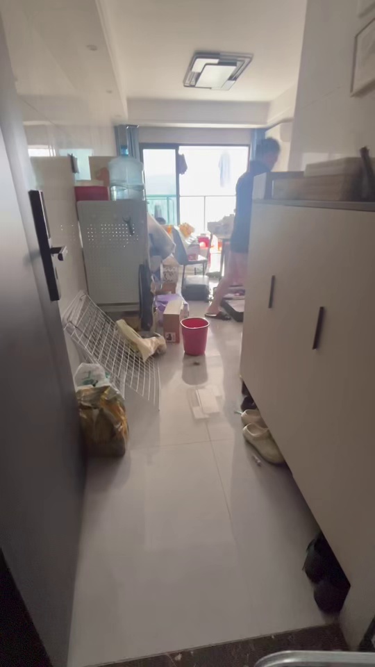 依水居两房出租，高楼层， 空房，3800，随时看房