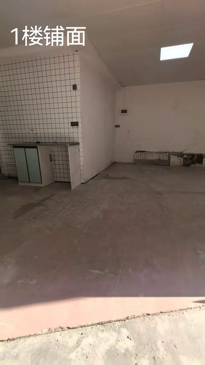 塘径新村1楼大仓库2500