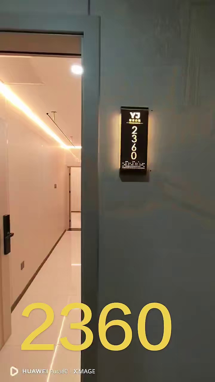 精装公寓首次出租国贸佳宁娜附近春风路桂都大厦23楼房源招租 地址：春风路3007号桂都大厦23楼 户型多样，采光格局俱佳，居家办公都合适，随时可看房