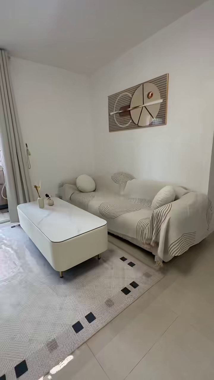 国际名园 两房一厅 拎包即住