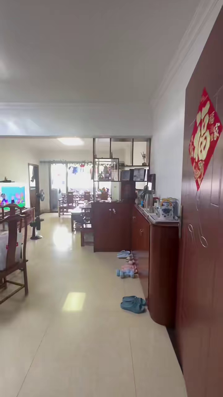 元芬地铁站，上早新村，电梯高层三房两厅，租金4500
