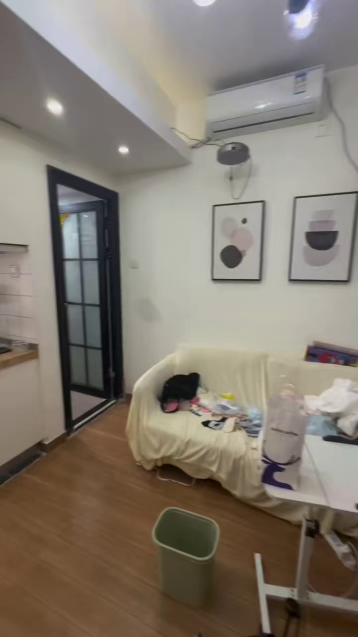 城市公寓精装一房一厅，看房约起