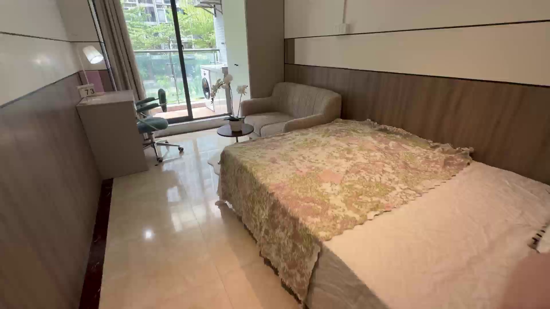 崇文花园次卧卧单间带阳台2200-2500