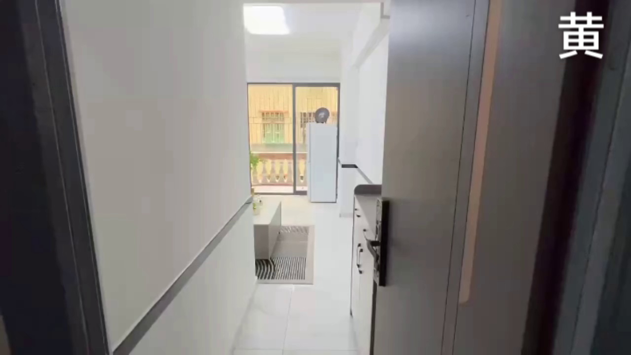 白石龙地铁站。横岭三区，精装修一房一厅带阳台，仅租2580/月，民水民电通燃气。步梯4楼