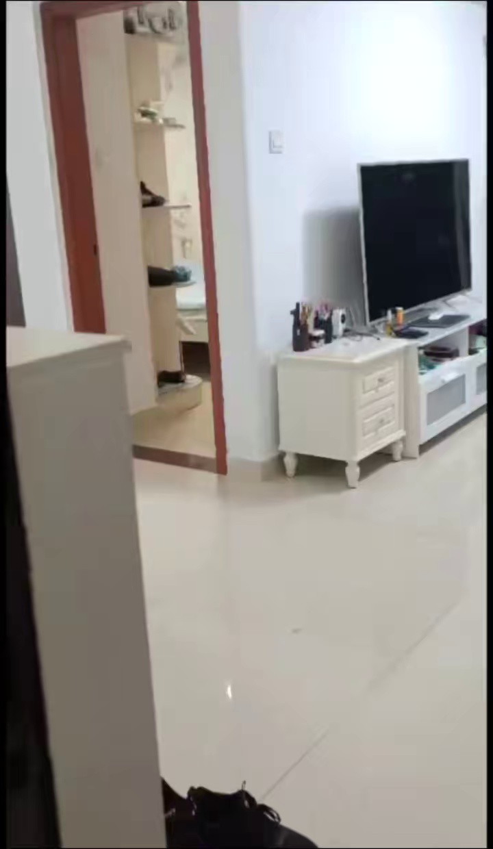 13号线 石鼓 一房一厅租4500，拼手速哦