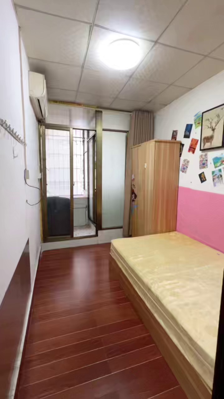 沙龙路七号A207带阳台单房，原价1480现特价1180