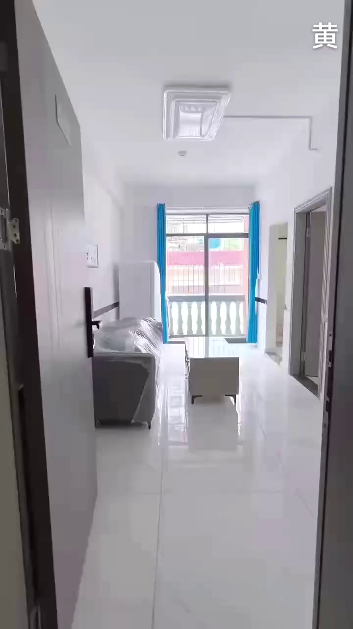 白石龙地铁站。横岭三区，精装大一房一厅带大阳台，租2780/月，民水民电通燃气，步梯6楼