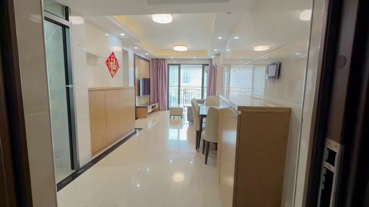 上合花园小区招租 两室两厅 视野开阔，停车? 便 、租金:6200/月