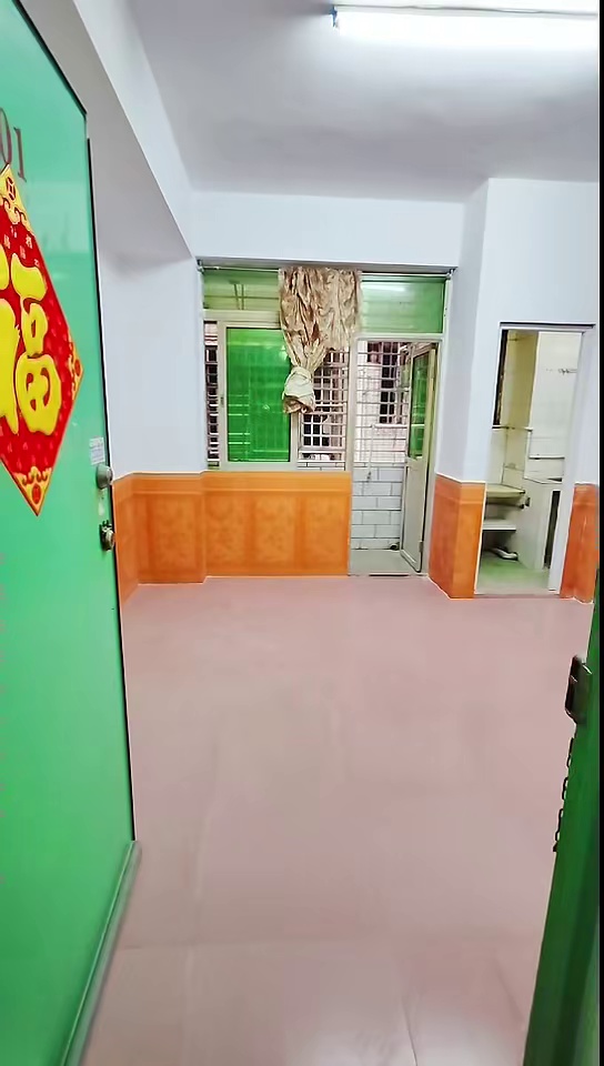 《布吉-凤尾坑》 一房一厅 6楼1250/月 带阳台房间宽敞 刚退房，喜欢速度