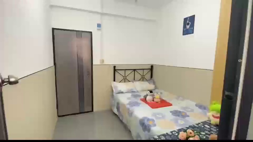 【巴登街 东园 新城广场 1房1厅】 租金：2680 家具: 齐全 地址:东园新村4楼 适住:爱华，科学馆，巴登村，红岭