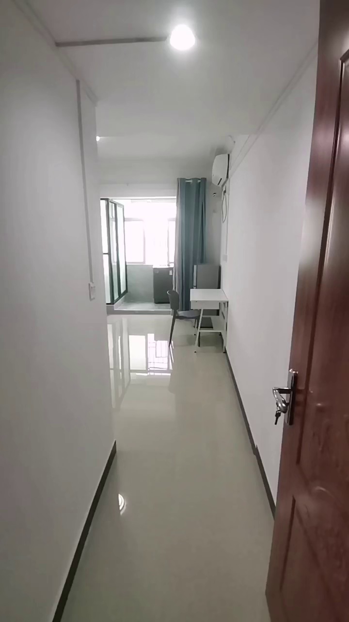 地铁：孖岭 小区：大单间 租金：2500电梯 推荐： 临近 天欣大厦 清真寺 斯达大厦 翰岭院 深业中城 深业上城
