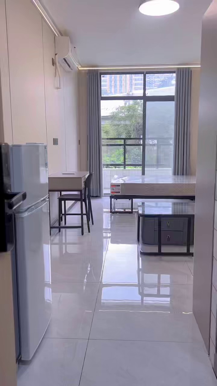 荔湾地铁站，阳台大单间3280