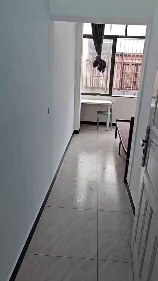 六约地铁站，牛始埔单间1300