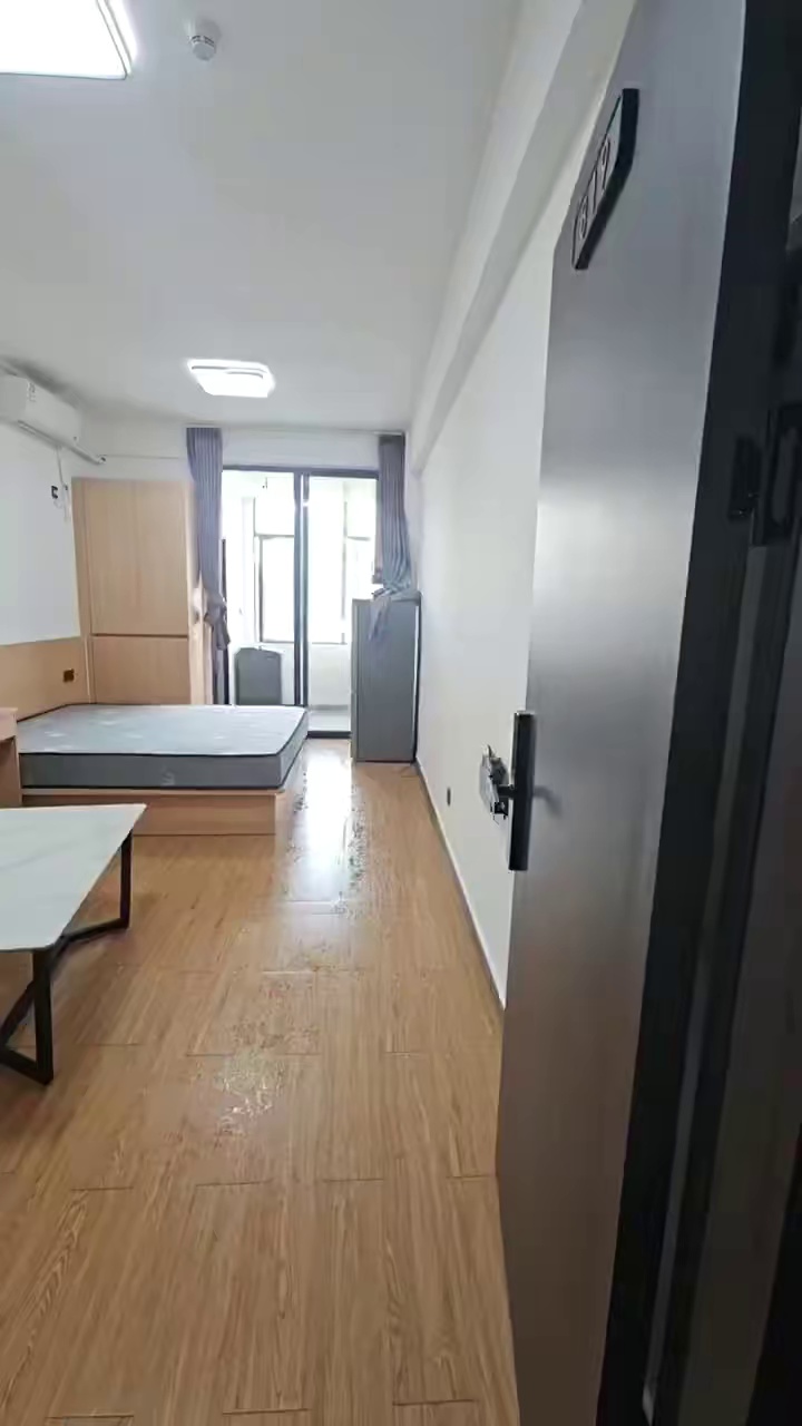 大族激光附近，精装，电梯，超大单间，拎包入住，价格2108+220管理网络