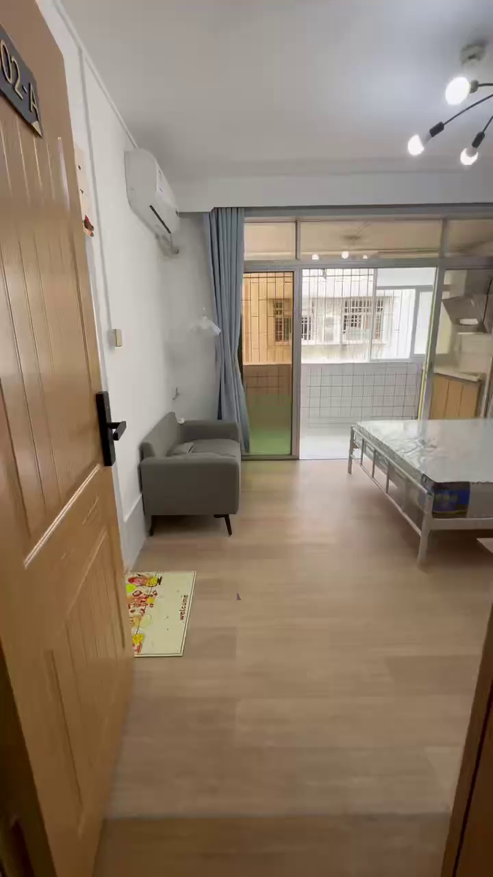 13号线石鼓站，石鼓花园，精装大单间带阳台3080