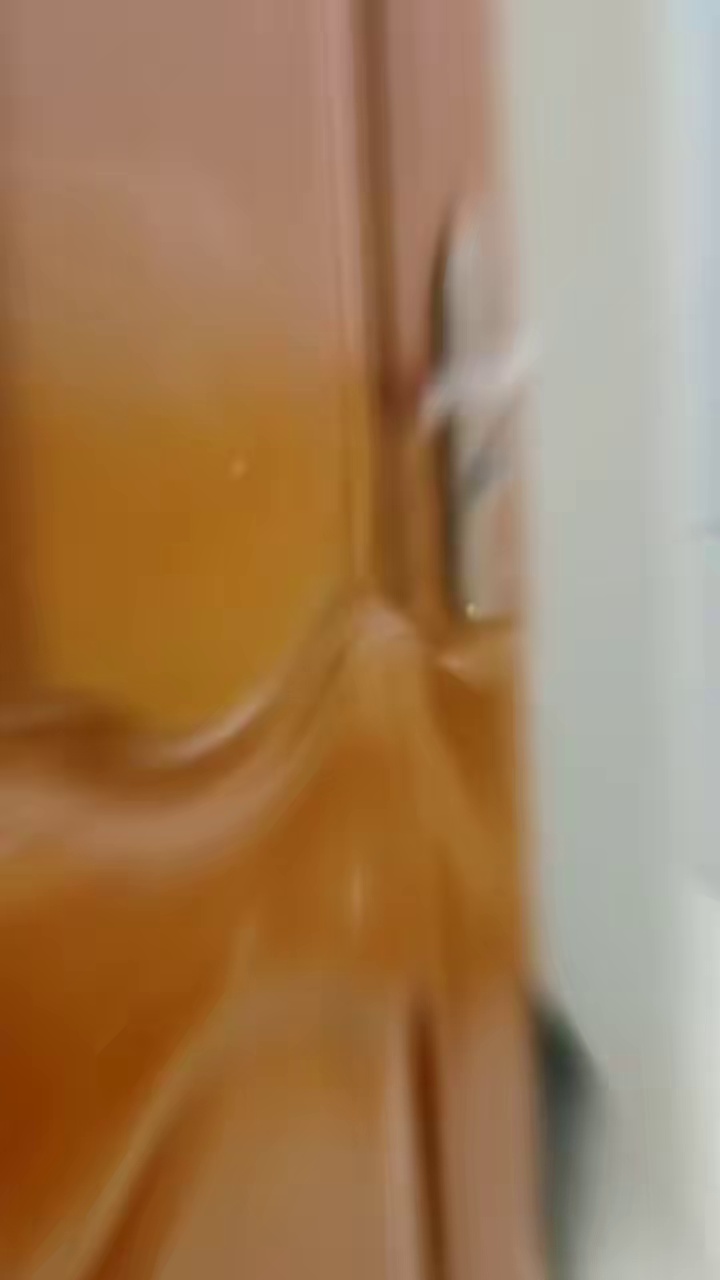 布吉长龙地铁口长盛路精装单间，4楼，带阳台，光线好！现全部家私家电！租金特价:1500！（转租随时可以看房）
