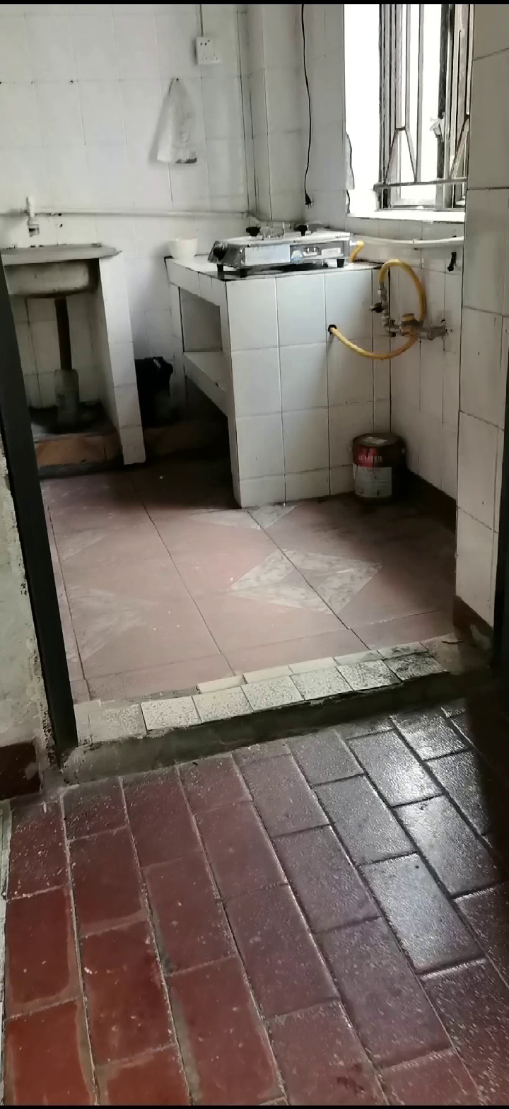 西坑路口二楼的四房两厅出租
