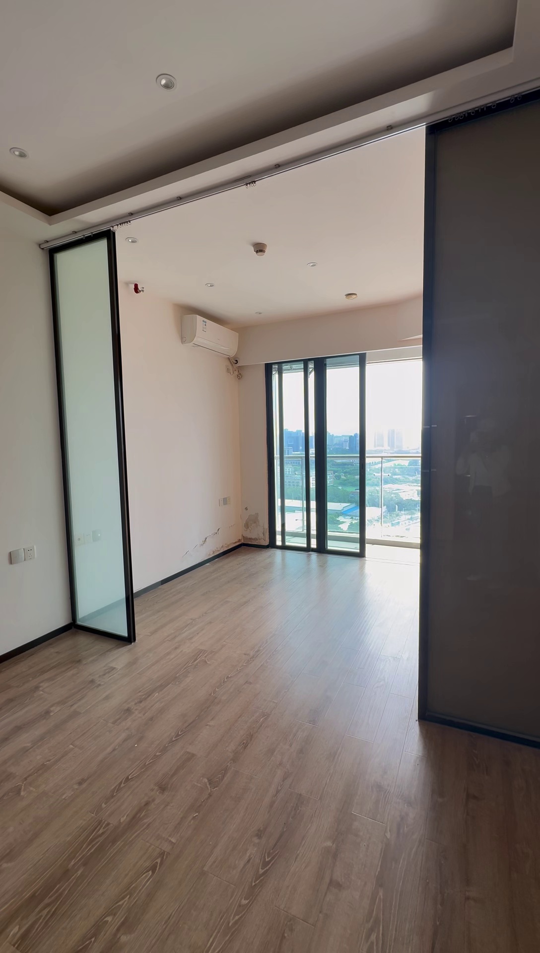 富驰大厦带阳台超大单间厨卫分离 带天然气 随时看房 租金3000