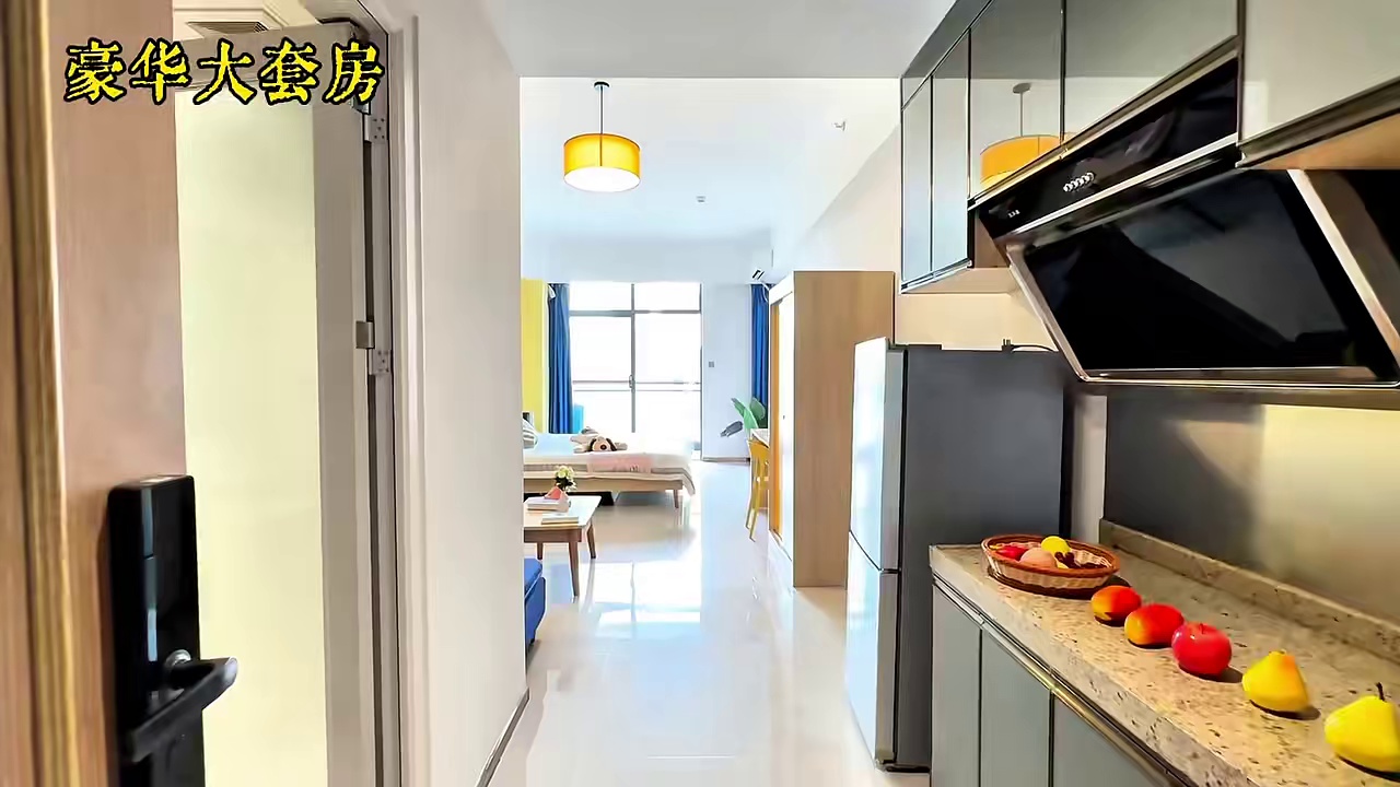 12号线 西乡桃源站 可停车? 养狗养都可以，人群不限制 电梯房超大阳台大单间2800/月