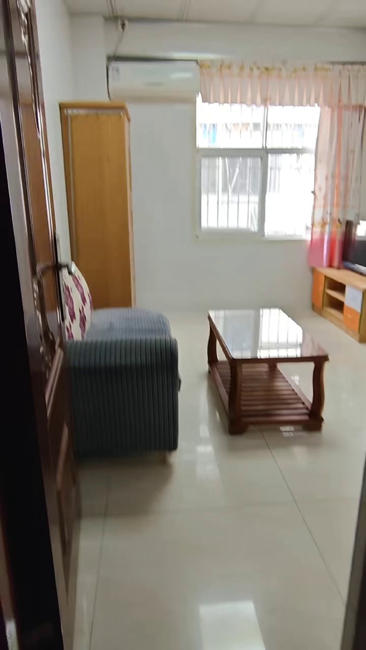 松涛大一房一厅。电梯房，现状出租1200