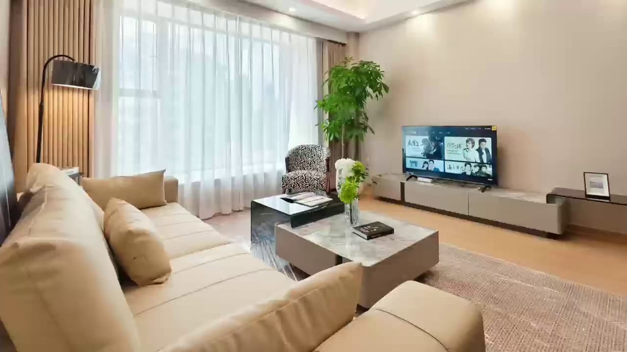 澳城花园¥13500/月 一期G栋1102房，105平带浴缸精装一室一厅一卫，超大卫生间，2号线/湾厦站D出口步行几分钟，签约一年免物业费，赠送电信300M网络，深圳香港通勤首选 深圳湾口岸打车10分钟，深圳湾万象城仅3站地铁，深圳湾滨海绿化道800米。