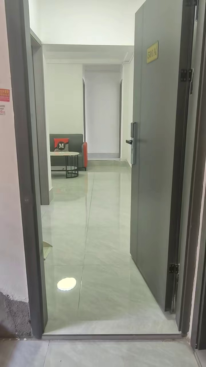 牛栏前大厦 展滔大厦 万众步行街 港深国际 万众生活村三房一厅 押一付一3600