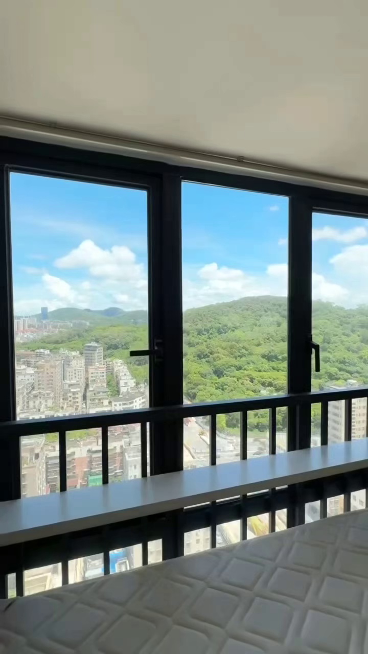 上合花园 40平精装一房一厅4300，拎包入住，9月底退出