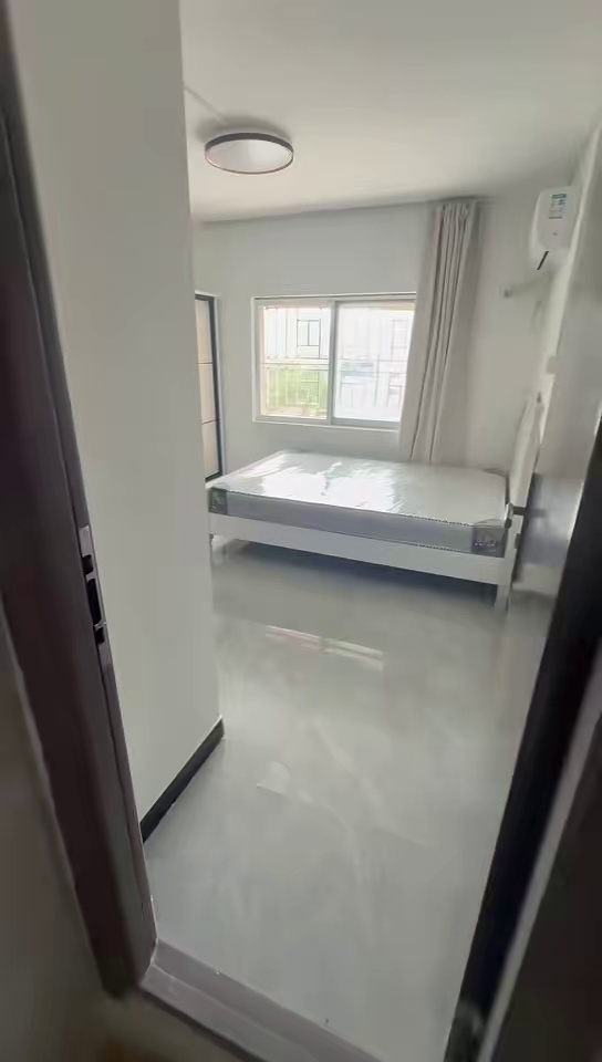 5号线荔湾 小区花园精装大单间 家电齐全 2200