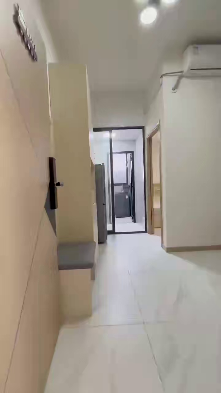 万达精装一房一厅1800