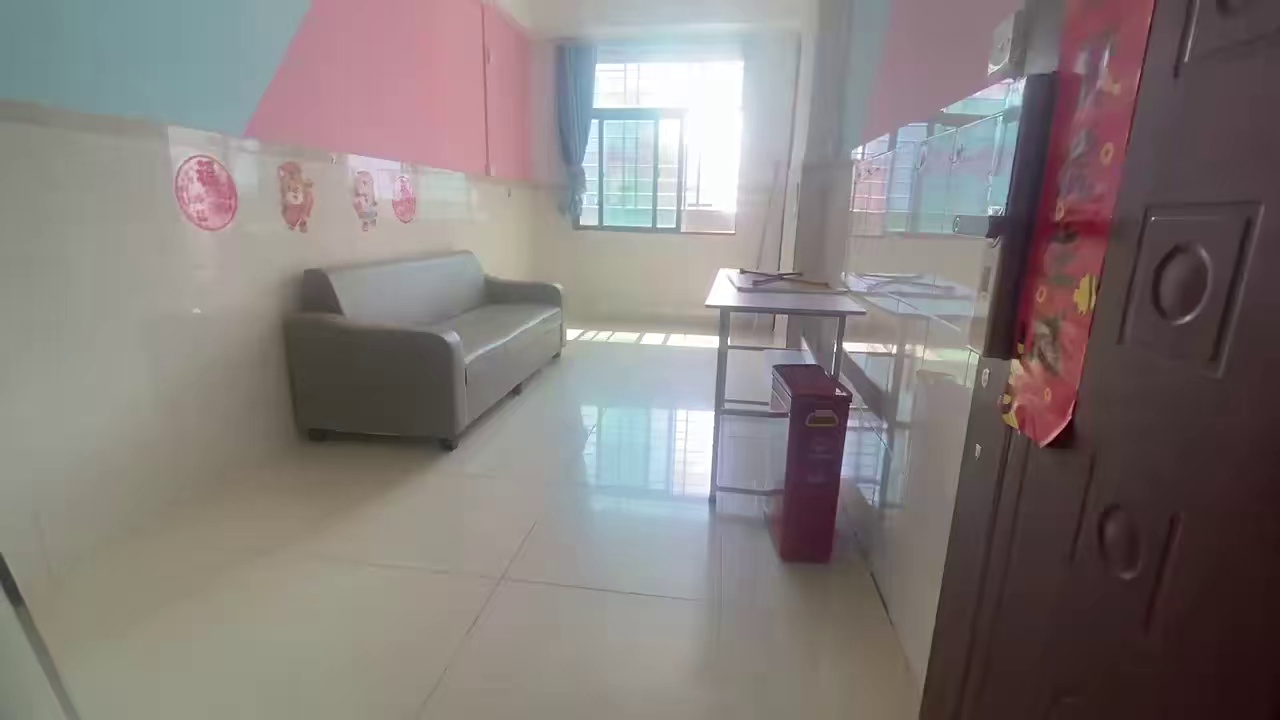 富联大一房一厅1800特价出