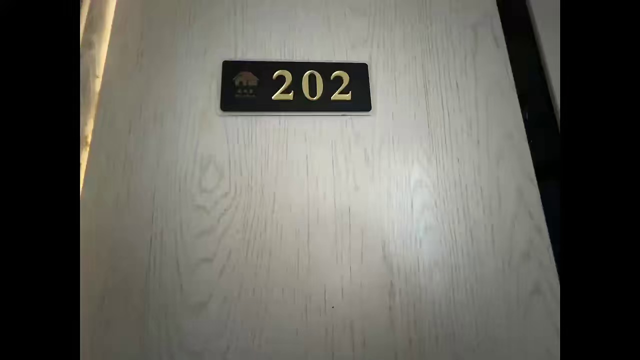 新屋村二楼阳光单间特价1500